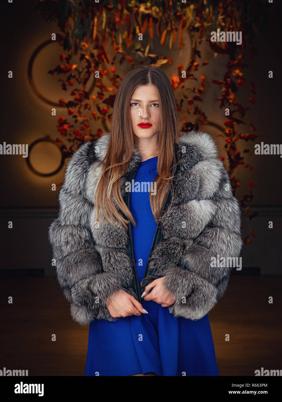 Blonde woman wearing a fur coat Stock Photo - Alamy