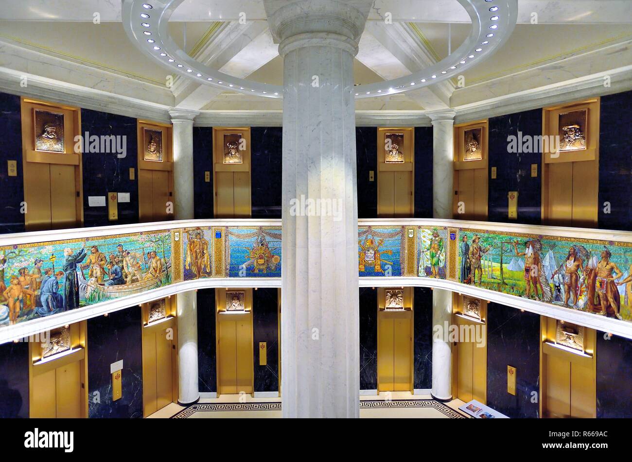 Chicago, Illinois, USA. The beautiful, artistic and ornate lobby and mexxaine of the Marquette Building, completed in 1895. Stock Photo