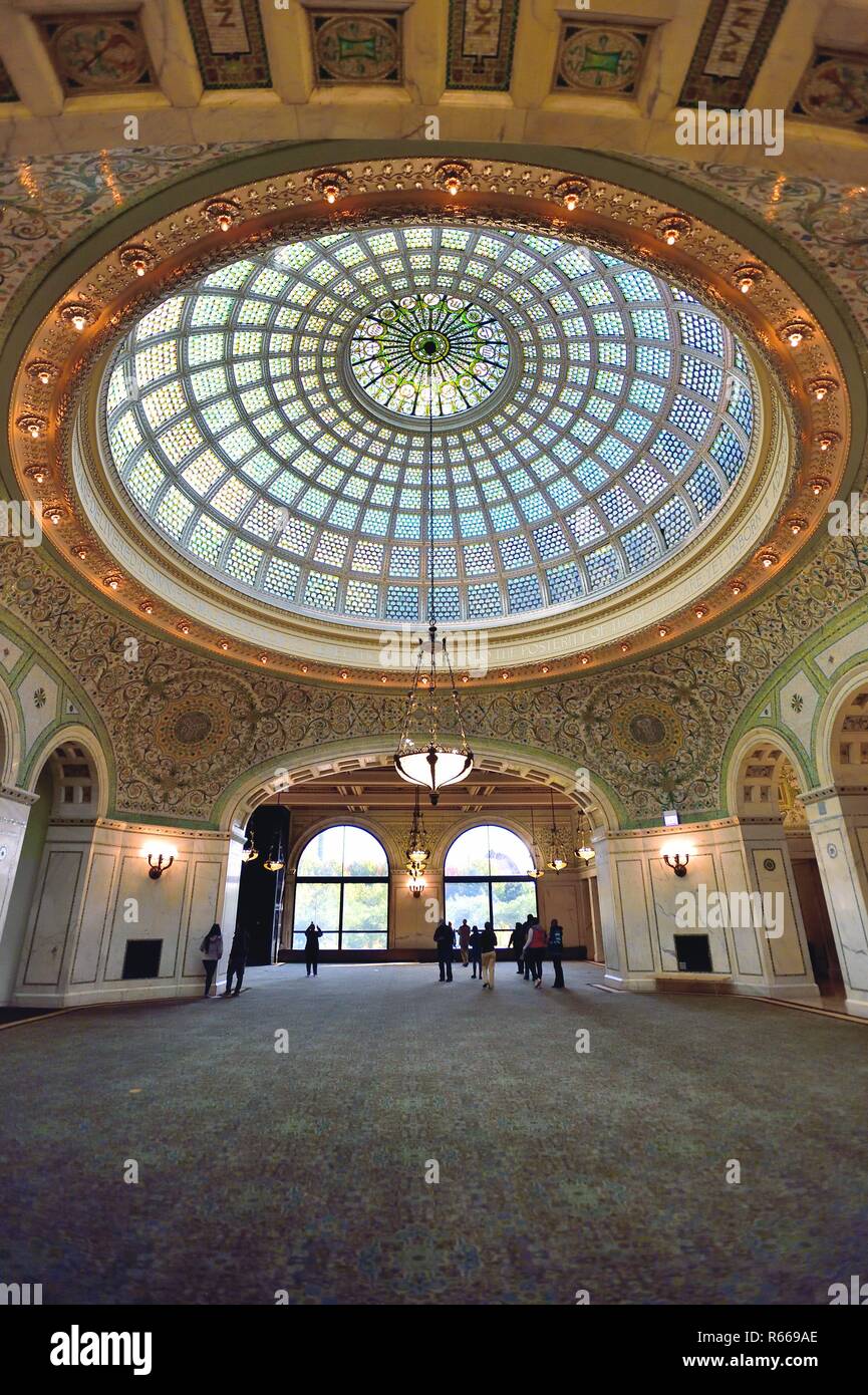 Chicago, Illinois, USA. The 38-foot Tiffany glass dome designed by artist J. A. Holtzer. in the Preston Bradley Hall in the Chicago Cultural Center. Stock Photo