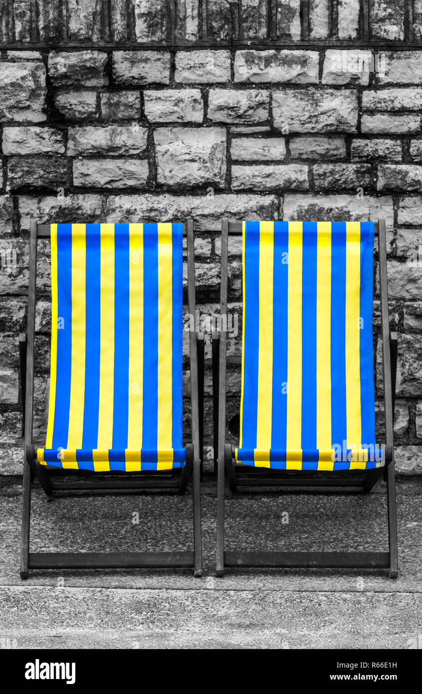 Striped fabric deck chairs hi-res stock photography and images - Alamy