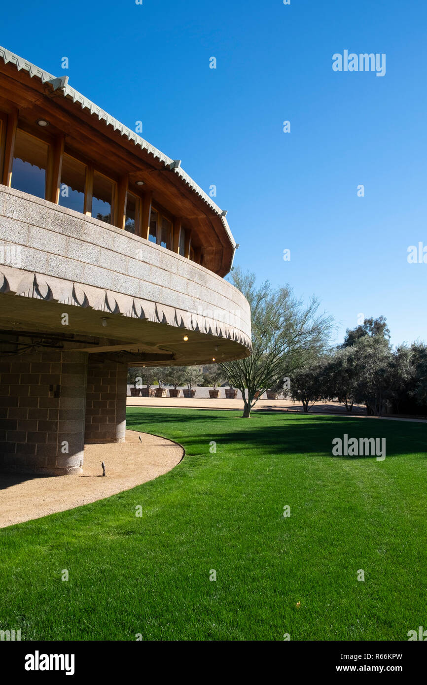 Exterior of the David and Gladys Wright house designed by Frank Lloyd ...