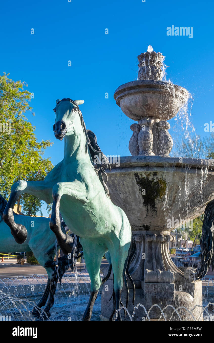 Horse fountain hires stock photography and images Alamy