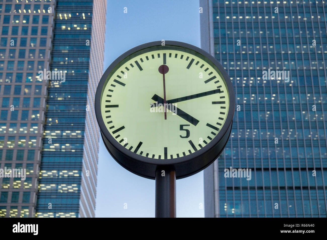 15 clock hi-res stock photography and images - Alamy