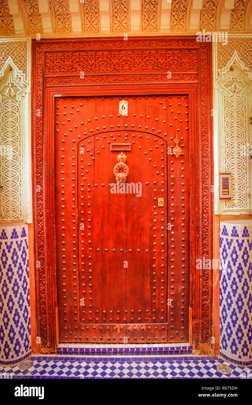 Door to the traditional home in the medina Stock Photo Alamy