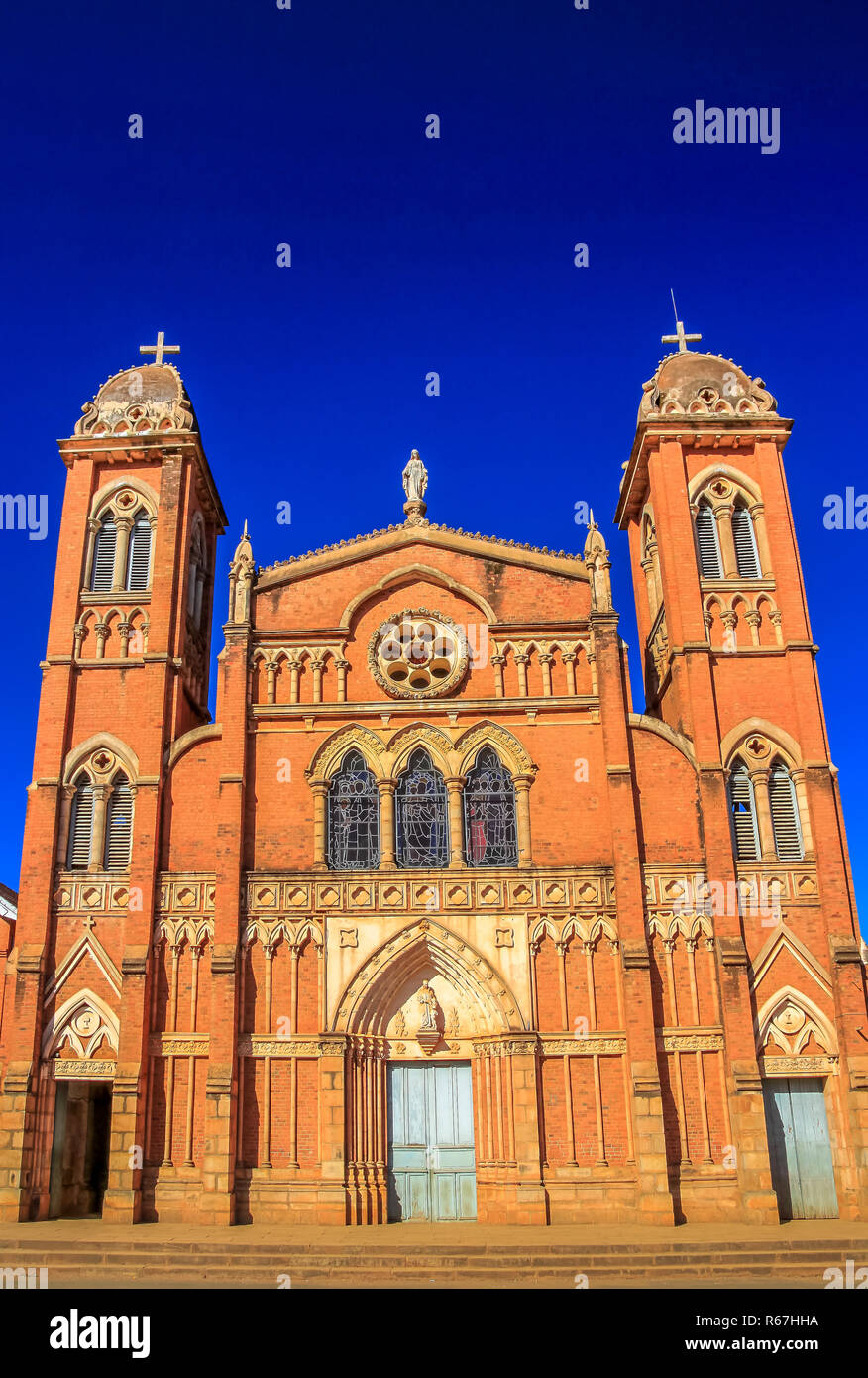 Photographie argentique Années 60 Madagascar Monuments funéraires