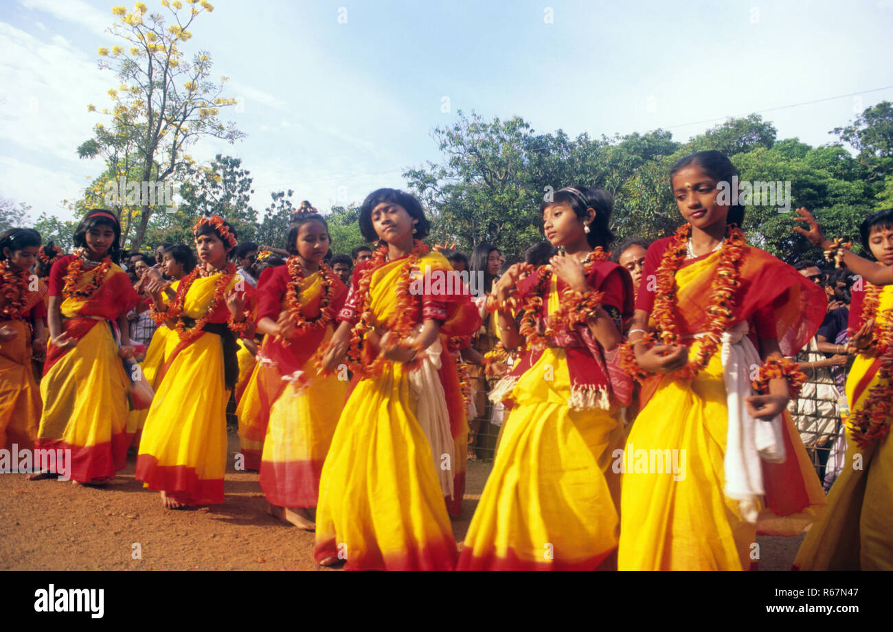 holi in santinekatan