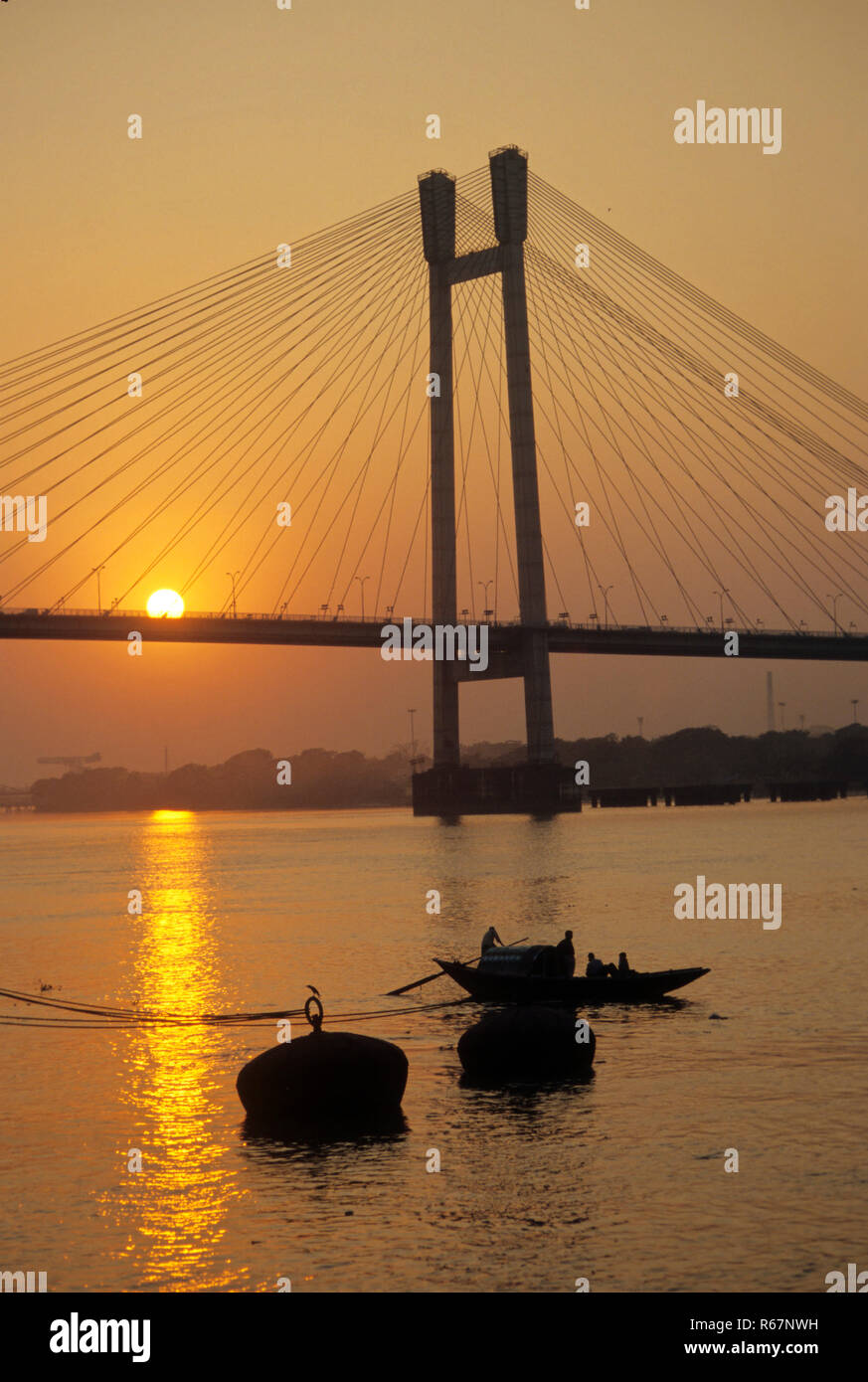 Vidyasagar Setu (New Howrah Bridge) over Hoogly River, Calcutta, West Bengal, India Stock Photo