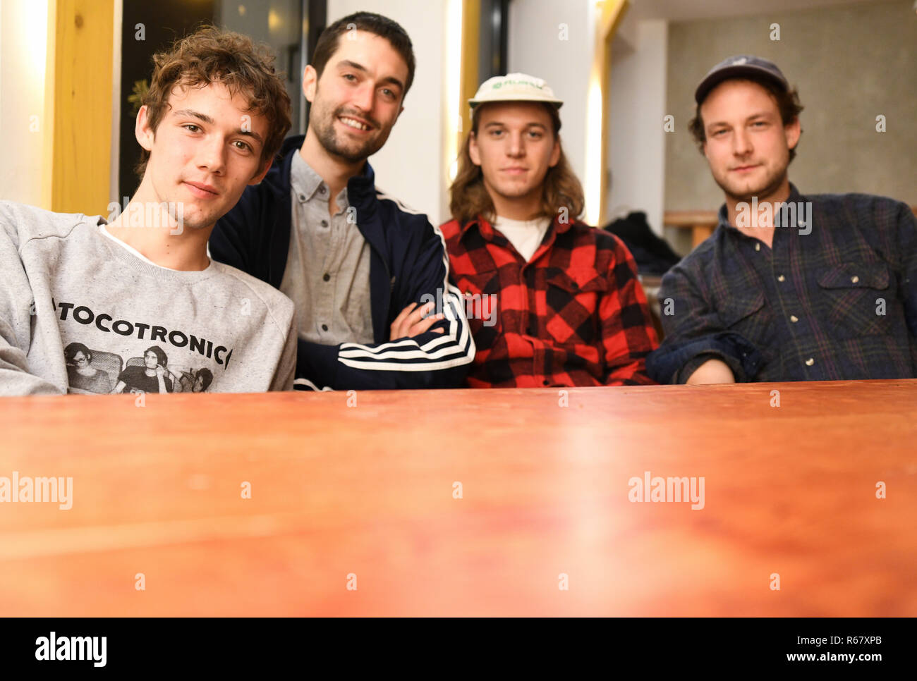 31 October 2018 North Rhine Westphalia Koln The Band Annenmaykantereit Henning May L R Christopher Annen Malte Huck And Severin Kantereit Smile After A Dpa Interview In A Conference Room On 07 12 2018 The Band S
