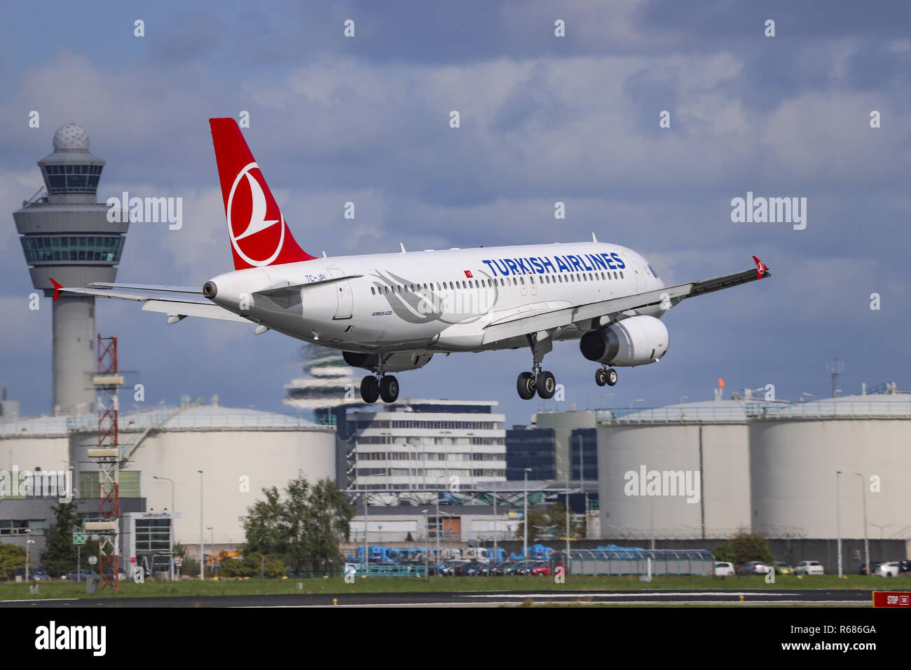 Netherlands. 30th Aug, 2018. Turkish Airlines Airbus A320-200 seen landing at the Amsterdam Schiphol International Airport in the Netherlands on a sunny day. The aircraft is an Airbus A320-232, equipped with two V2500 engines, with registration TC-JPL and airplane name Goreme. Turkish Airlines TK connects Amsterdam AMS/EHAM to Istanbul AtatÃ¼rk IST/LTBA airport and Istanbul Sabiha GÃ¶kçen SAW/LTFJ in Turkey. Credit: Nicolas Economou/SOPA Images/ZUMA Wire/Alamy Live News Stock Photo