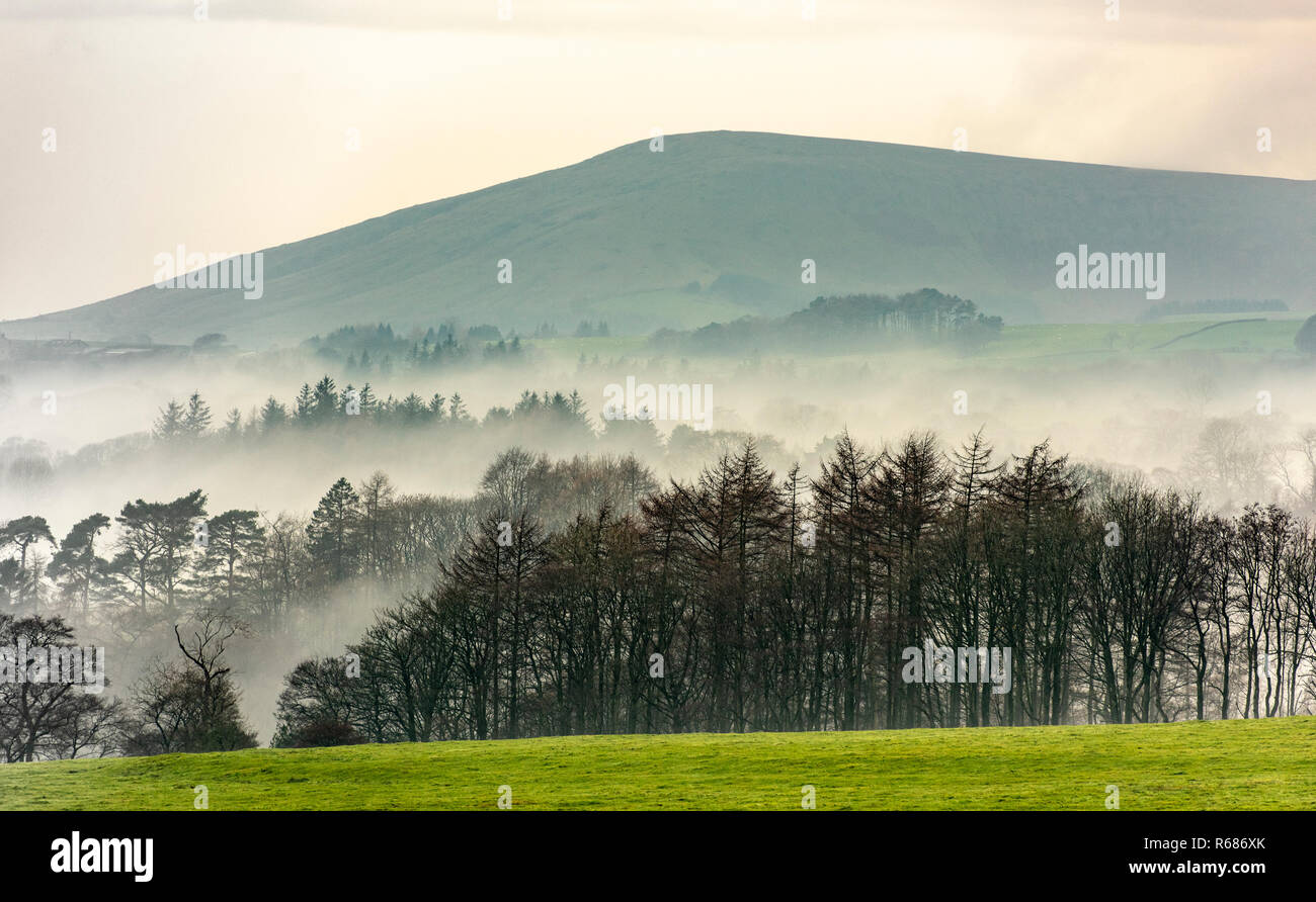 Chipping, Preston, Lancashire, UK. 4th December, 2018. A misty start to the evening over Parlick Fell near Chipping, Preston, Lancashire. Credit: John Eveson/Alamy Live News Stock Photo