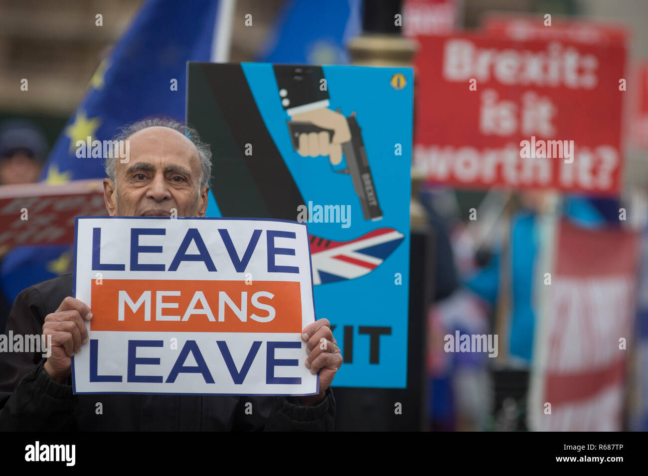Brexit Remainers Remainers versus leavers hi-res stock photography and images - Alamy