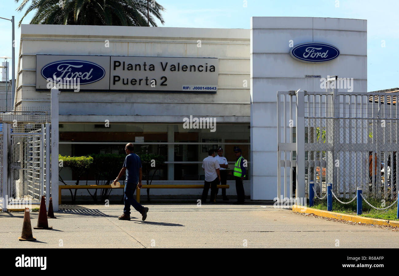 Valencia, Carabobo, Venezuela. 4th Dec, 2018. DECEMBER 04, 2018. A citizen  walks in front of the entrance of the Ford vehicle plant in Valencia,  Carabobo state. Photo: Juan Carlos Hernandez Credit: Juan