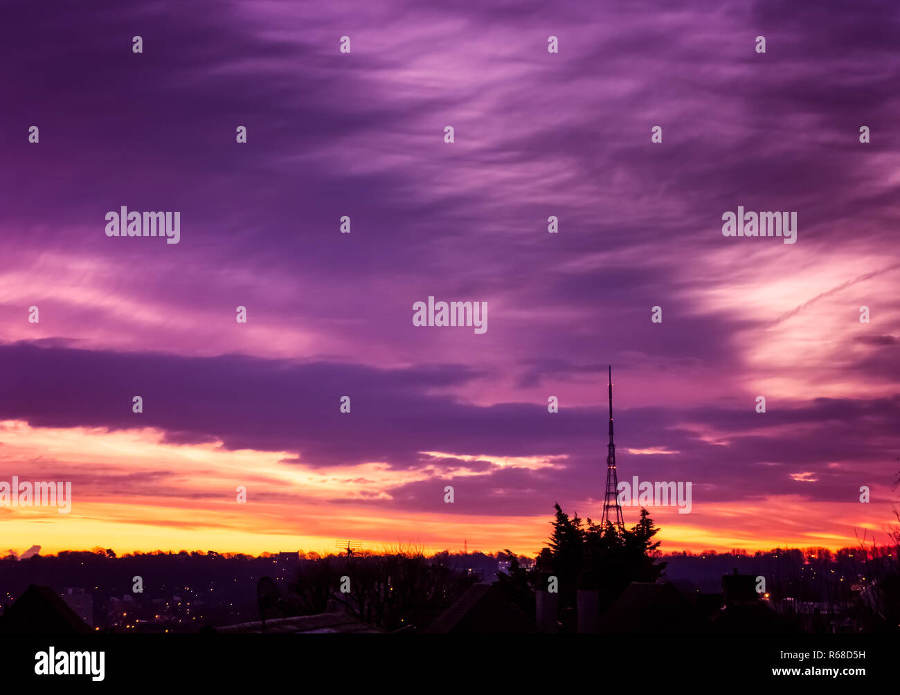 Crystal palace radio mast hires stock photography and images Alamy