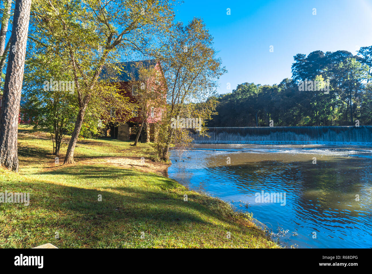 Starr's Mill historic building and small waterfall near Atlanta ...