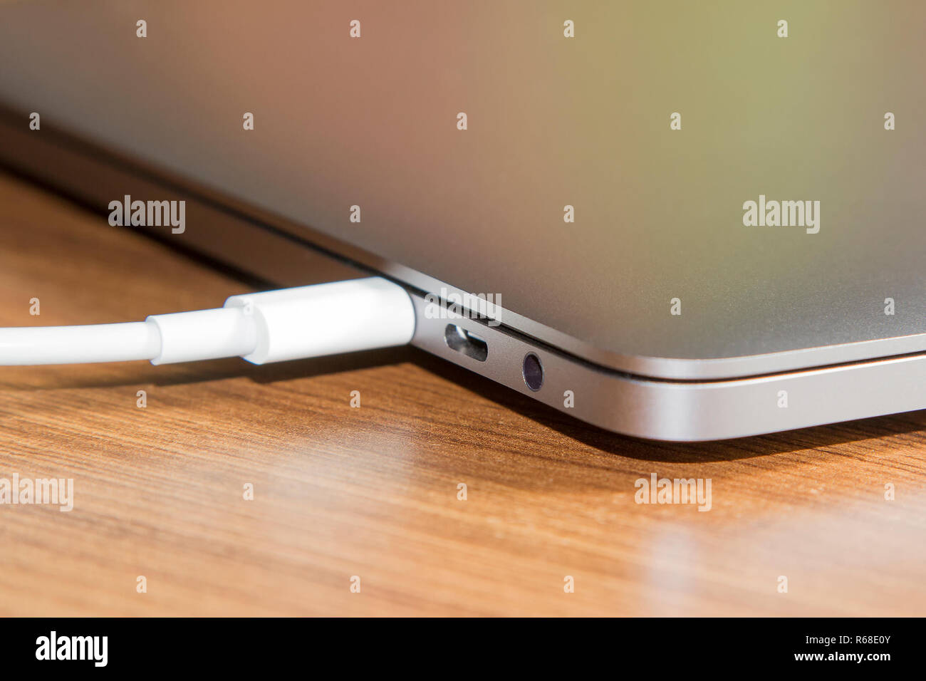 Usb type c port phone hi-res stock photography and images - Alamy