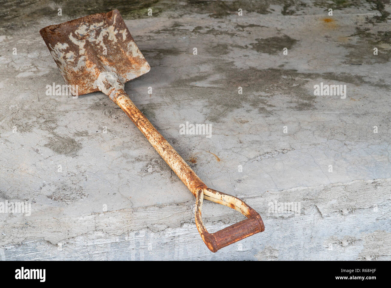 Old fashioned shovel hires stock photography and images Alamy