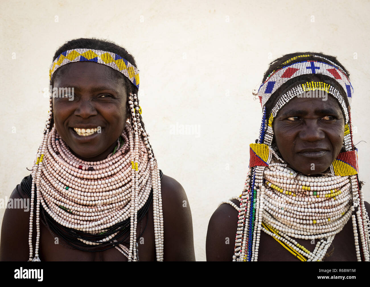 Handa tribe women going to the Tuesday market, Huila Province, Hoque, Angola Stock Photo