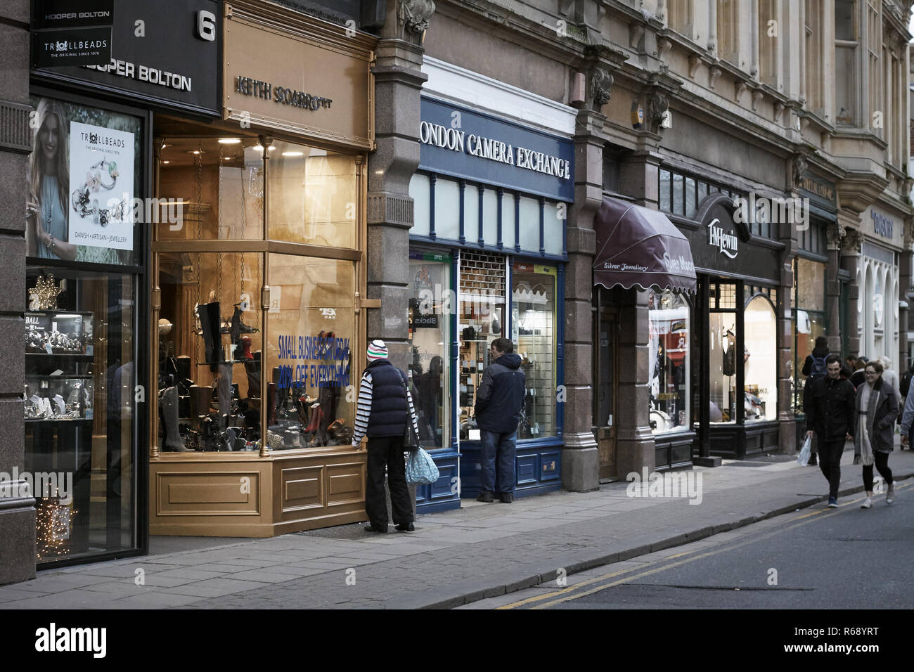Shops and shoppers, the Promenade, Cheltenham Stock Photo Alamy