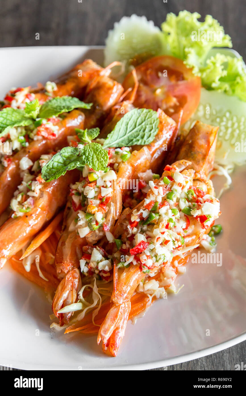 Tiger prawn spicy salad Stock Photo Alamy