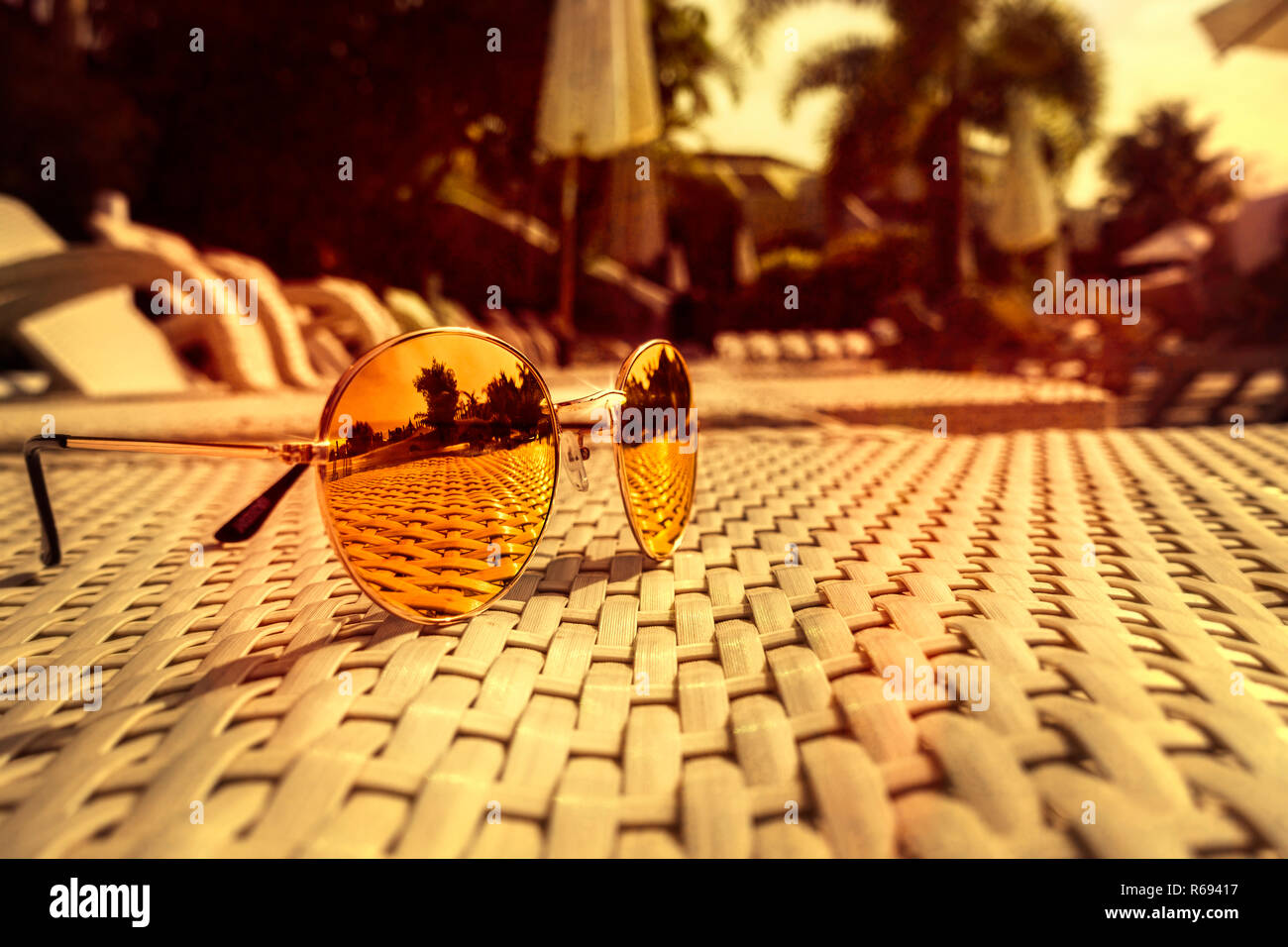 Brillenglas hires stock photography and images Alamy