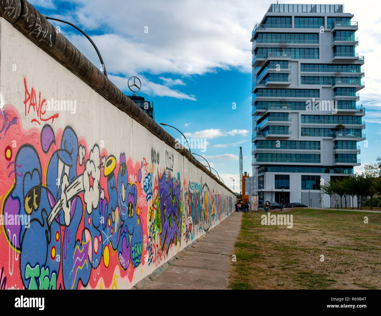 Living At The East Side Gallery In Berlin Stock Photo