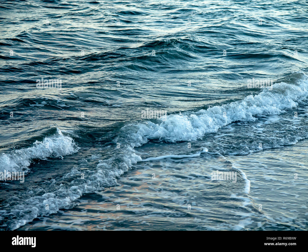 Gentle waves calm surface hi-res stock photography and images - Alamy