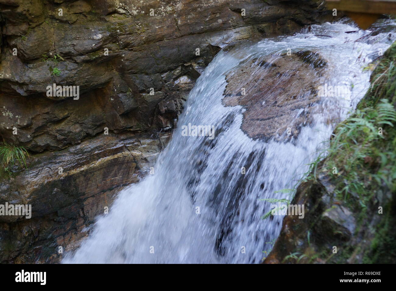 khopoli waterfall (ring) - YouTube