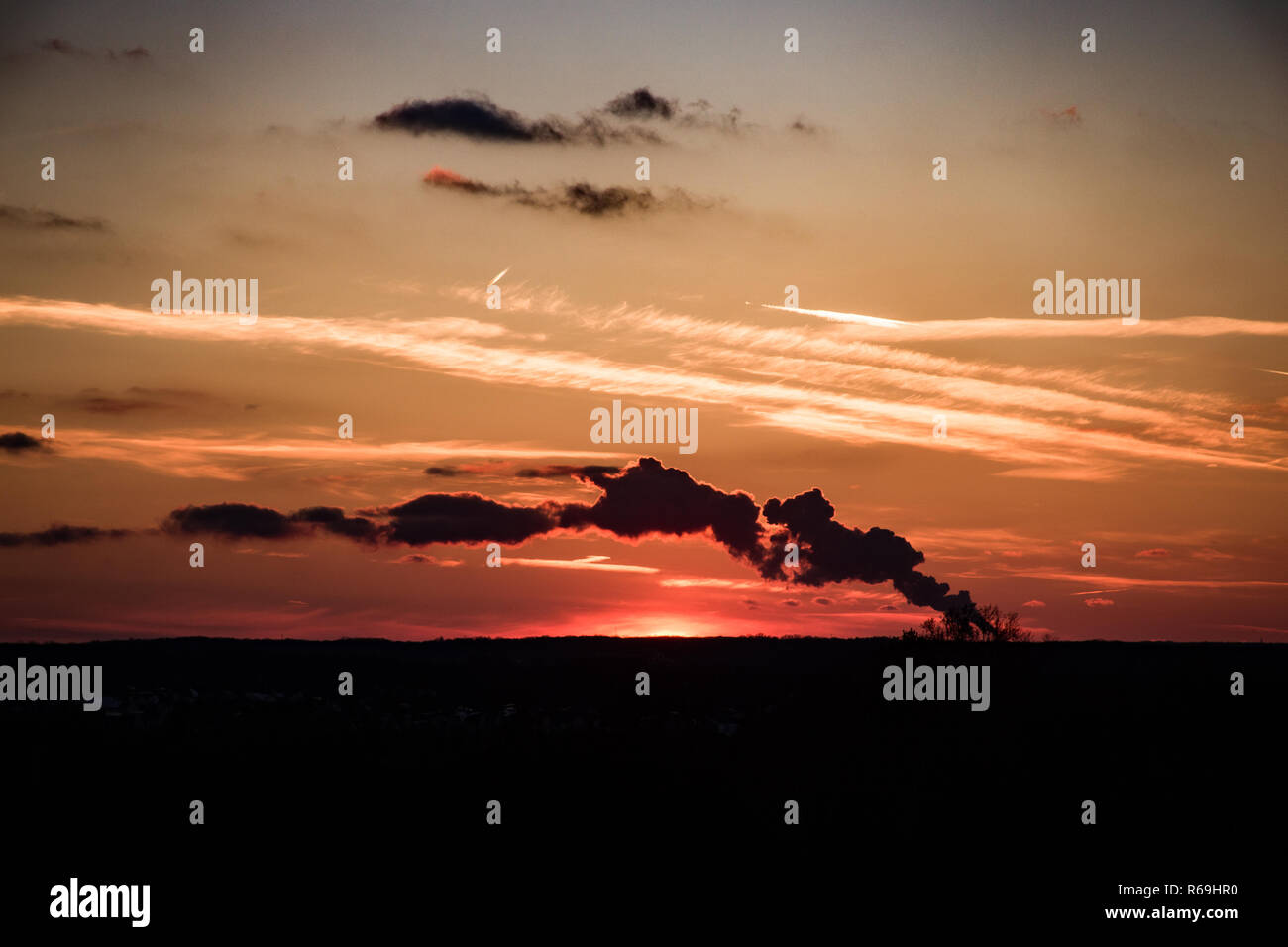 Smoke hi res hi-res stock photography and images - Alamy