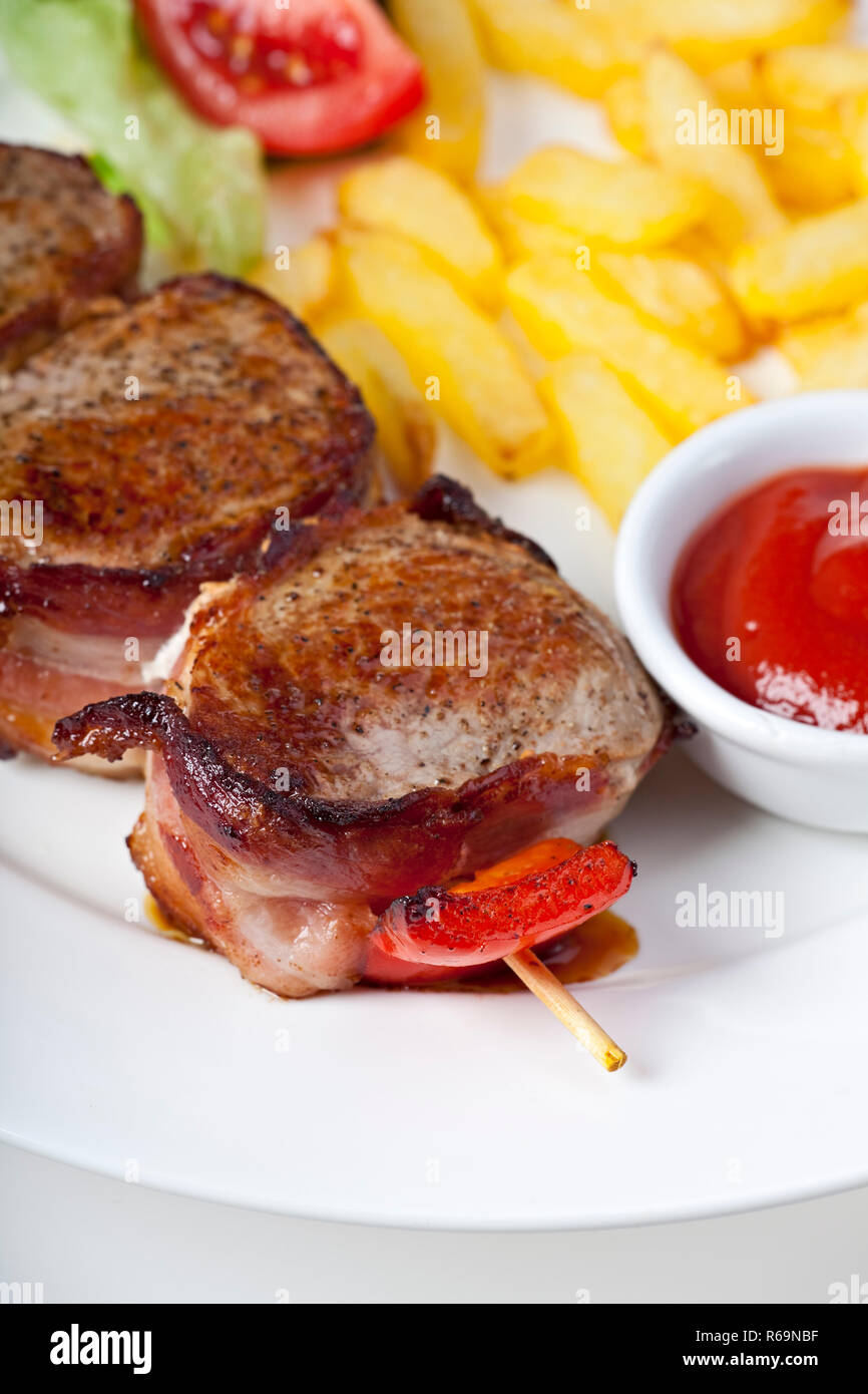 Gegrilltes schweinefilet mit pommes frites hi-res stock photography and ...
