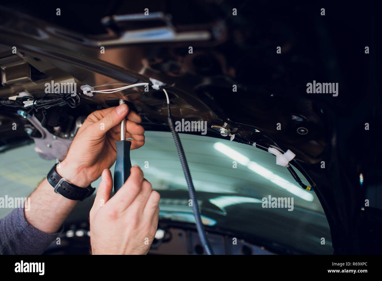 Mechanic installing car central door lock motor Stock Photo Alamy