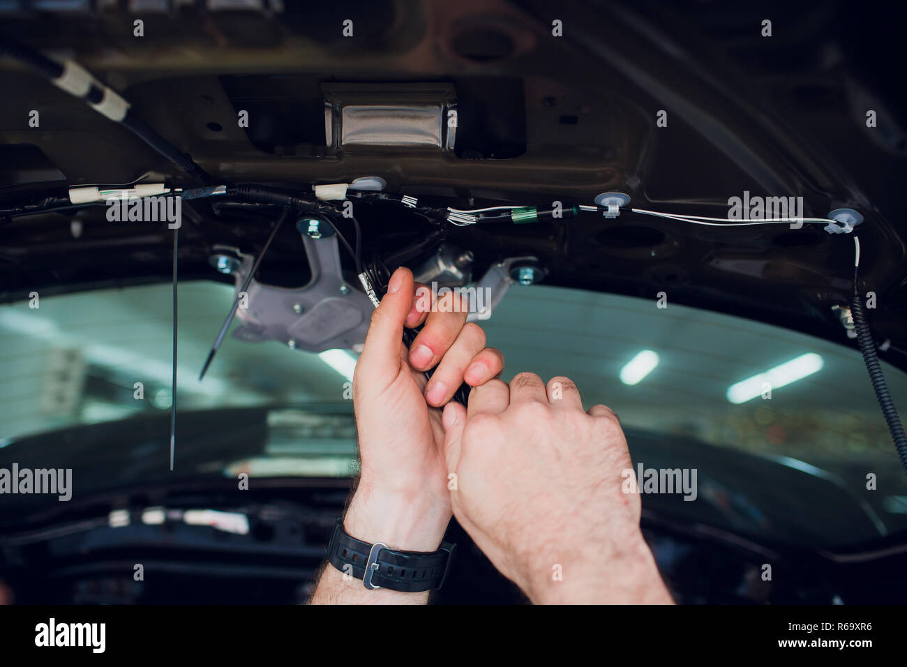 Mechanic installing car central door lock motor Stock Photo Alamy