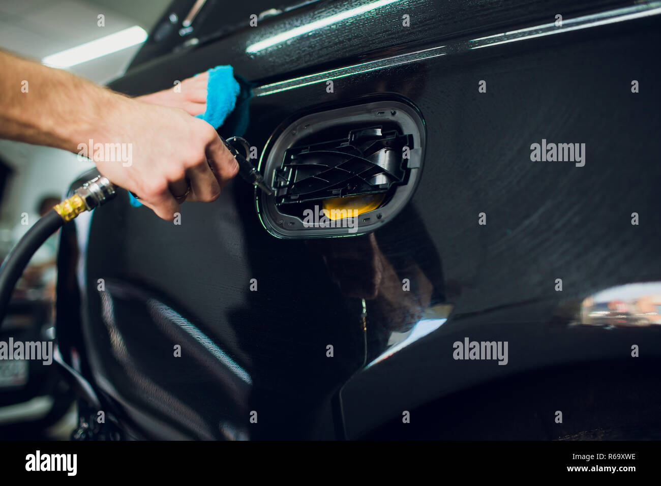 installation of an auto protective film, the specialist gets rid