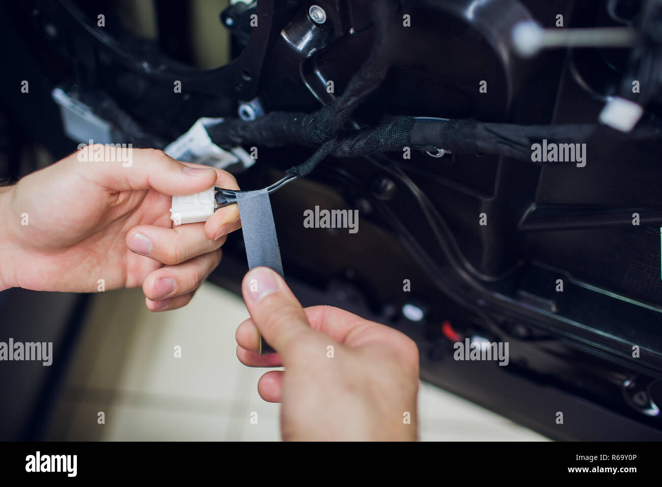 Car door handle repair hi-res stock photography and images - Page 3 - Alamy