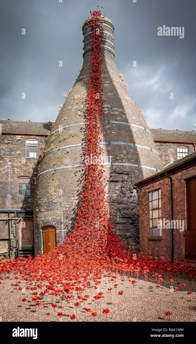 Weeping Poppies installation at Middleport Pottery in Stoke on Trent commemorating 100 years since World War 1 Stock Photo