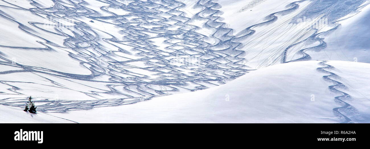 Blue sky snowscape hi-res stock photography and images - Alamy