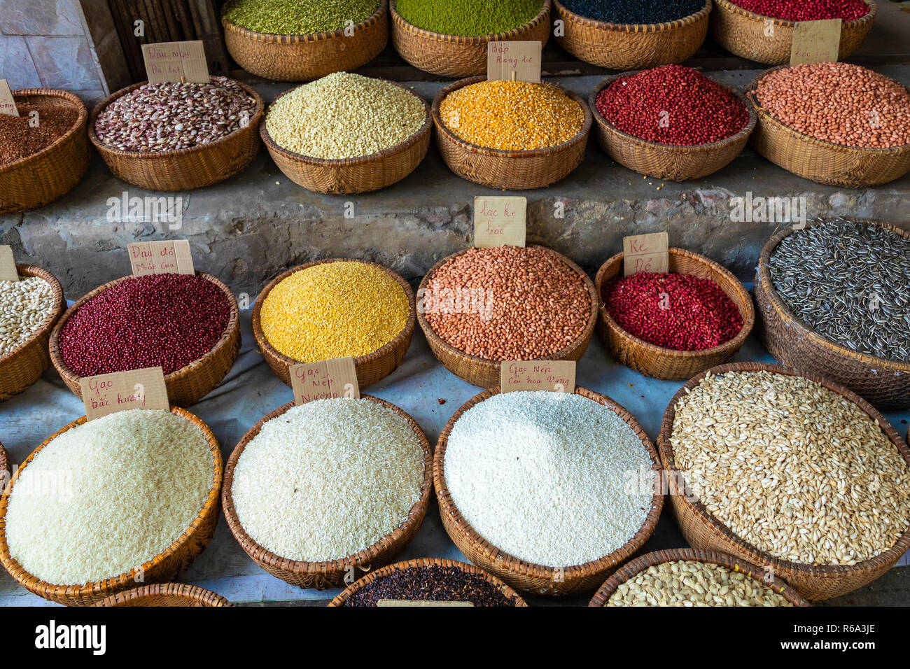 Hanoi food markets cooking hi-res stock photography and images - Alamy