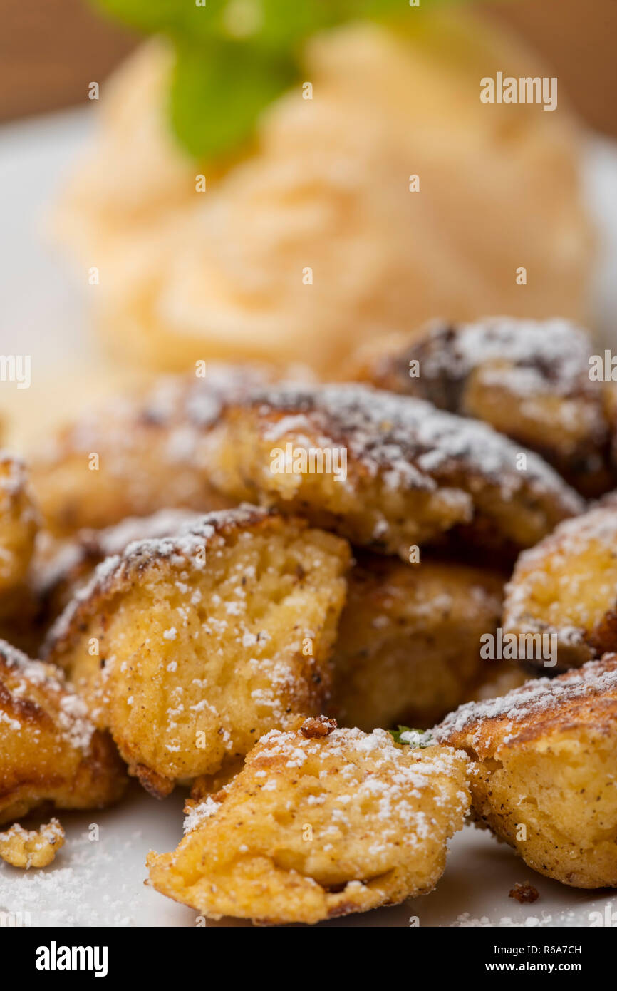 Osterreichischer kaiserschmarrn mit eis hi-res stock photography and ...