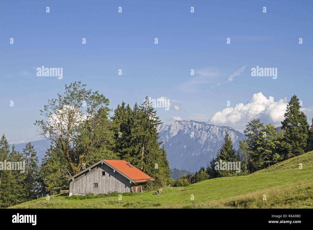 The Idyllic Schoisser Alm Lies North Of The Brünnstein In The Bavarian Alps Stock Photo