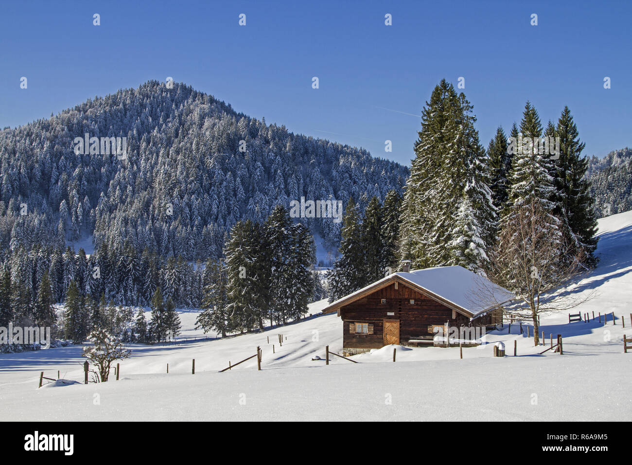 Idyllic Lexen Hut In The Längental Valley Near Bad Tölz In Winter Stock Photo