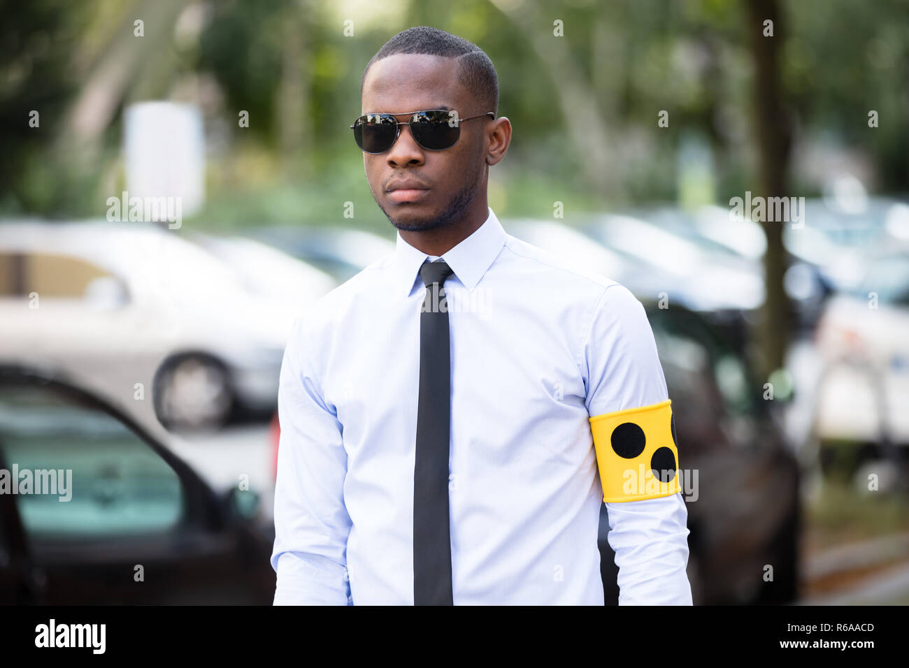 Blind man wearing sunglasses hi-res stock photography and images - Alamy