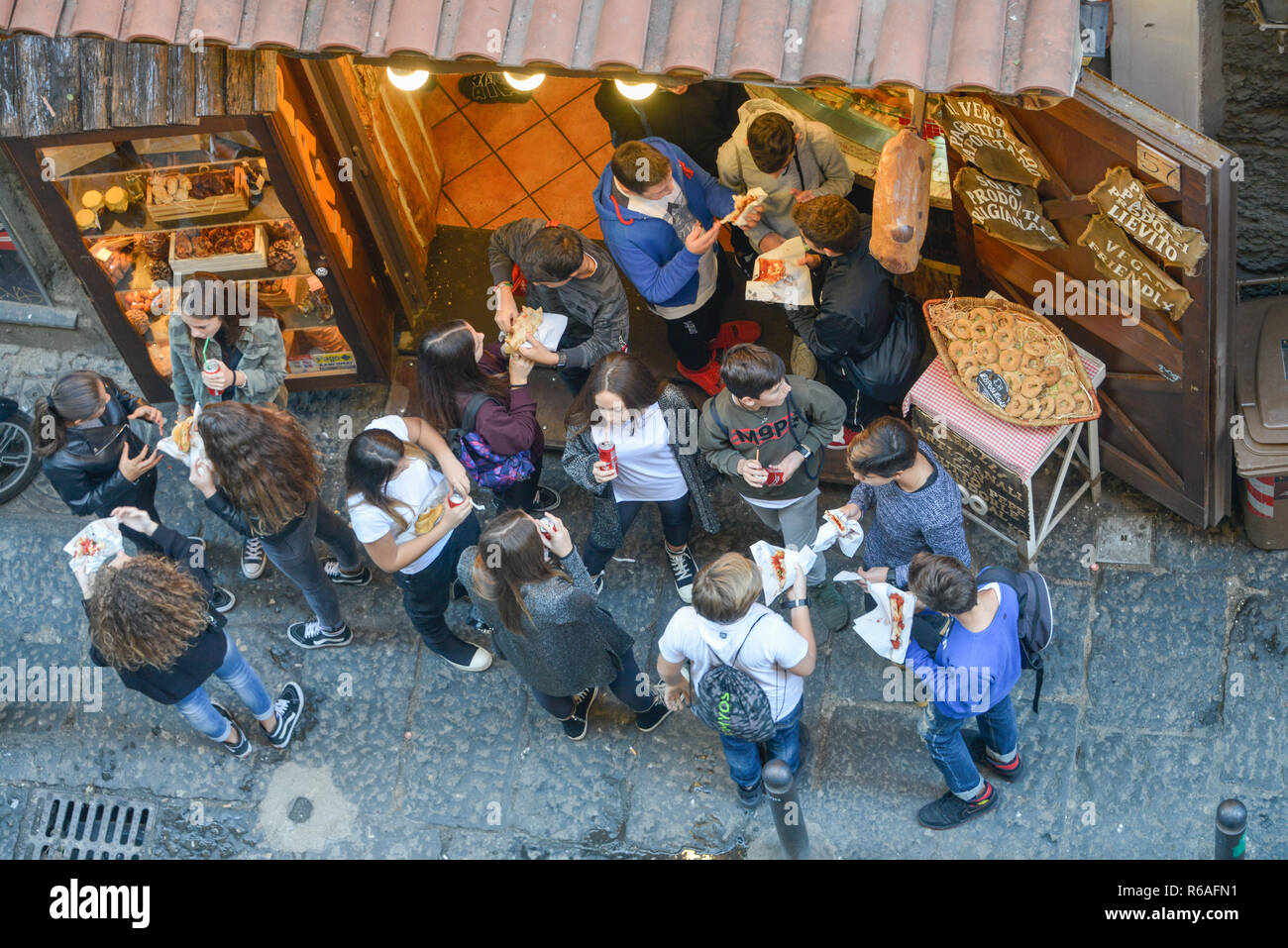 Street restaurant pizzeria, Via dei Tribunali,