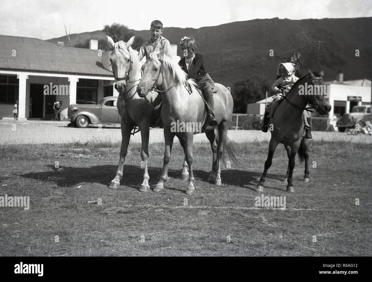 1940, historical, young children on horses outside their property in mid-america. Stock Photo
