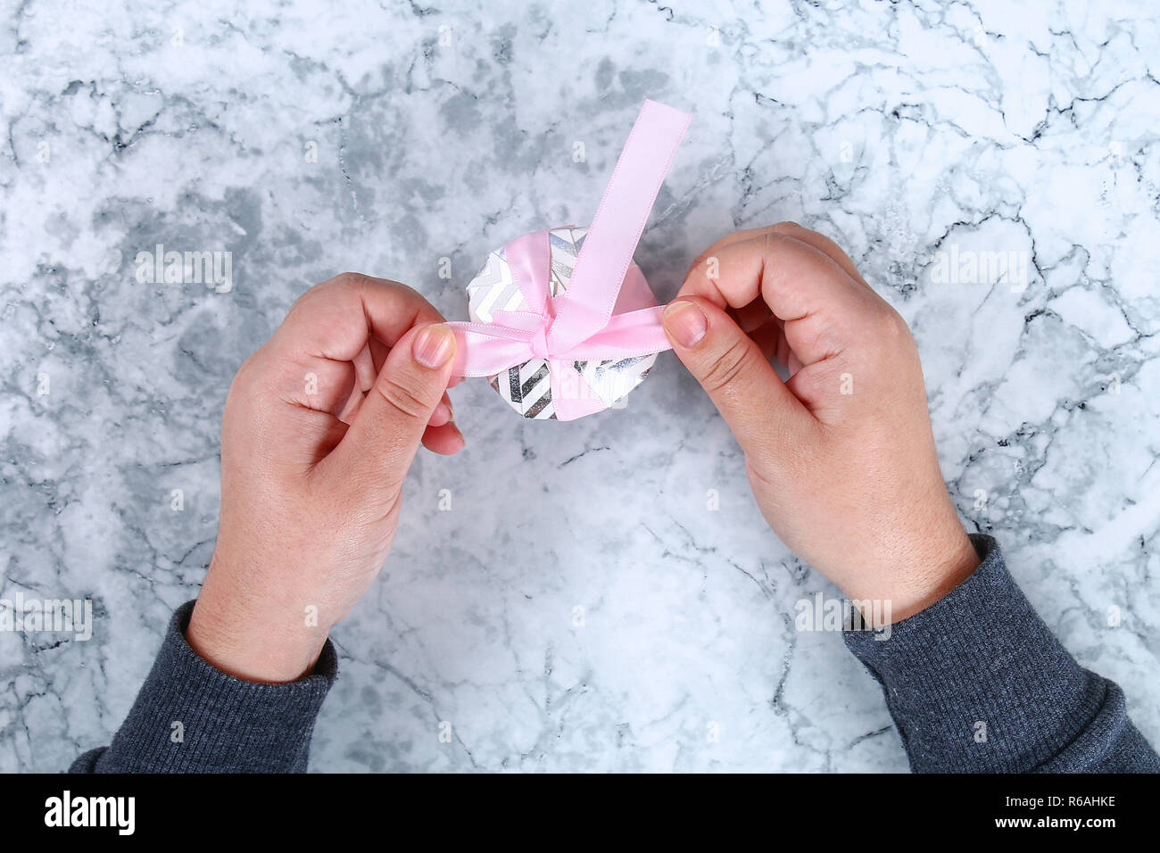 Diy Christmas Gift Wrapping How To Make A Beautiful