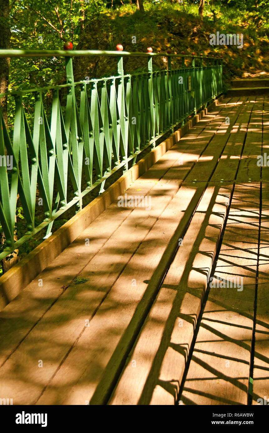 Footbridge texture hi-res stock photography and images - Alamy