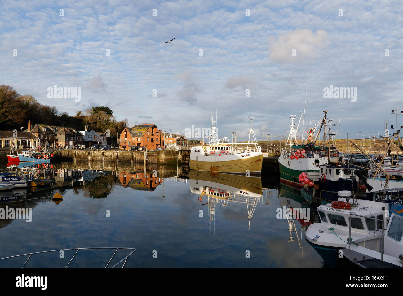 Historic abbey house at harbour side padstow hires stock photography