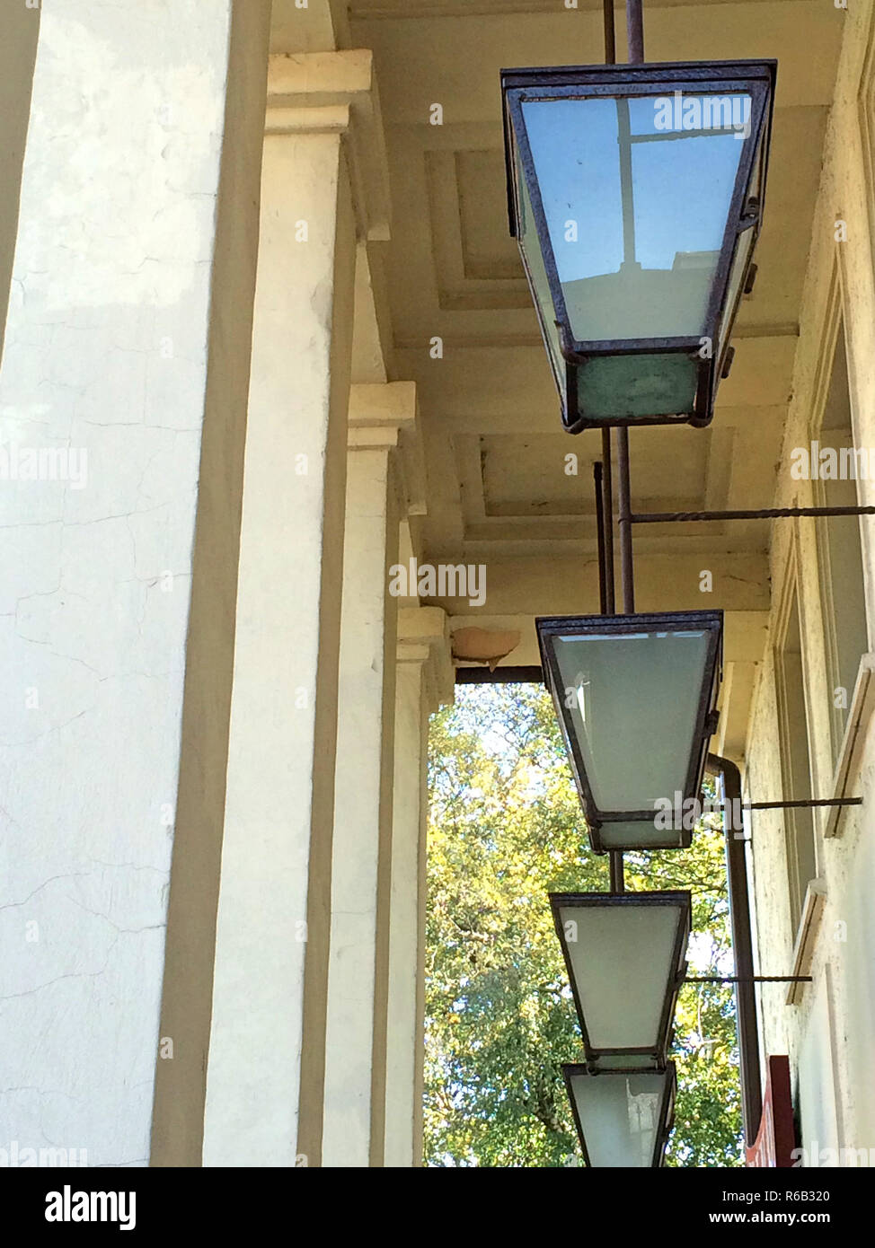 Row of lanterns hi-res stock photography and images - Alamy