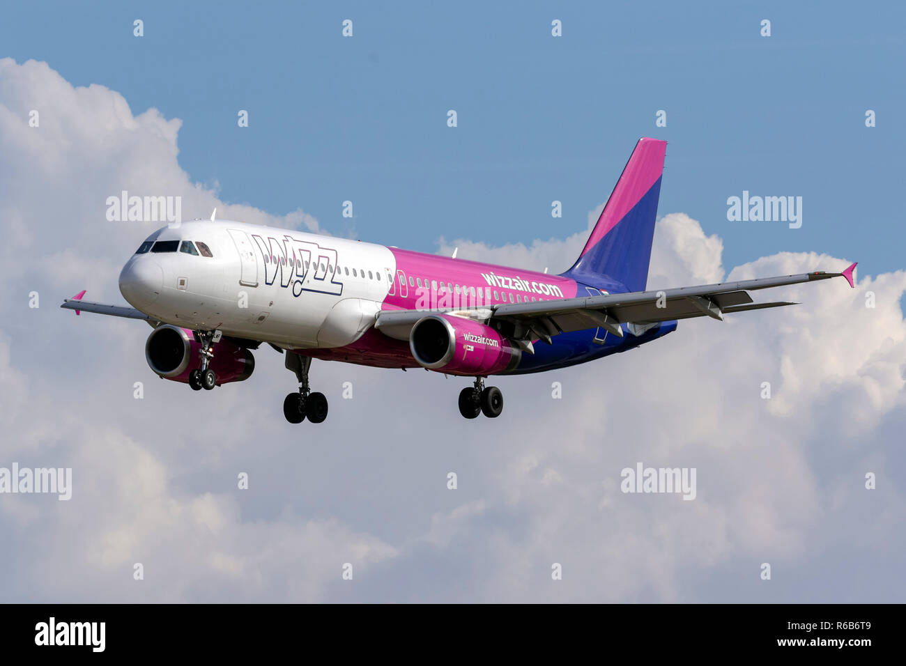 Wizz Air Airbus A320-232 (REG: HA-LWF) landing runway 31. Stock Photo