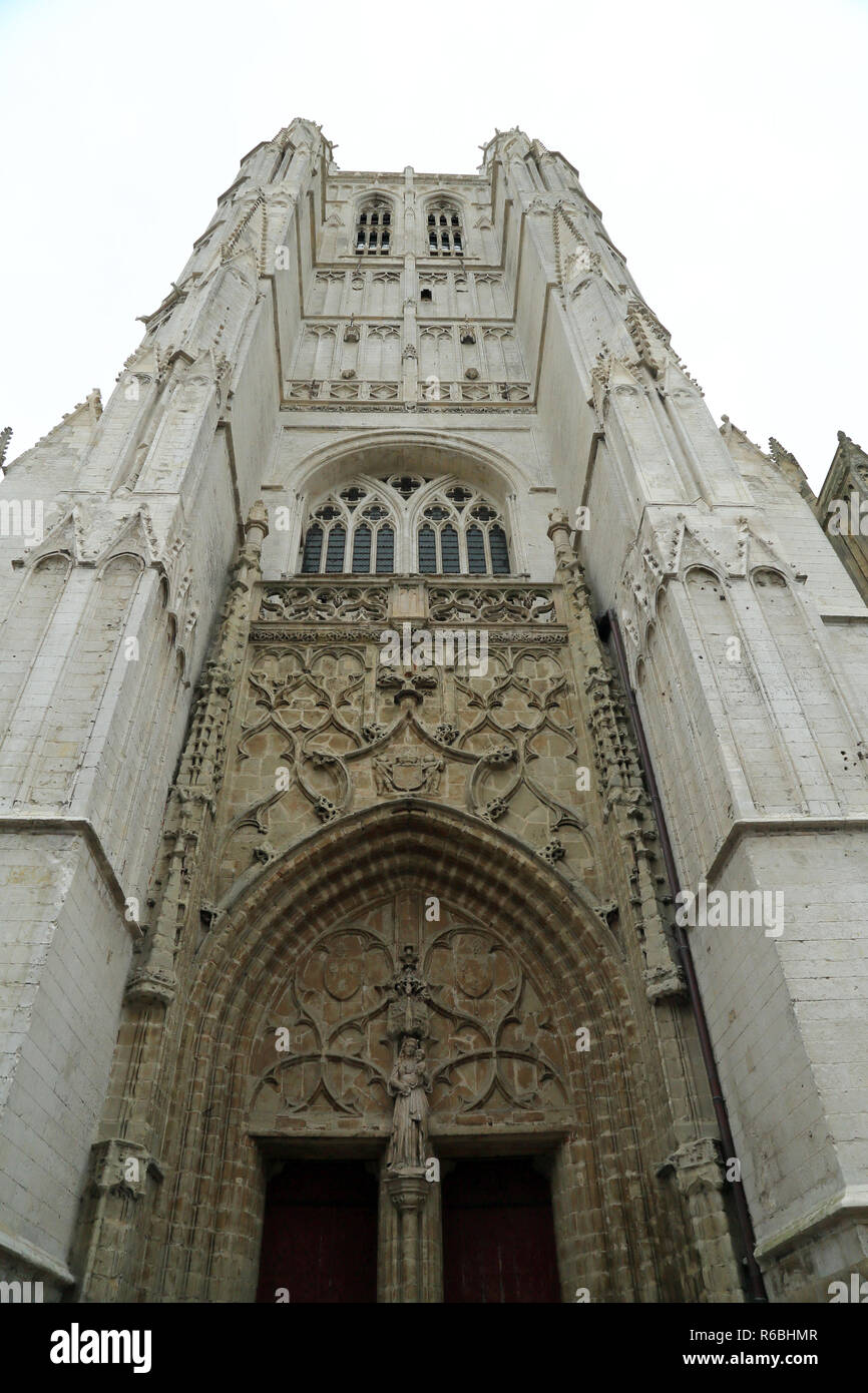 13th century double doors entrance to cathedral st omer, Enclave Notre Dame, Saint Omer, Pas de Calais, Hauts de France, France Stock Photo