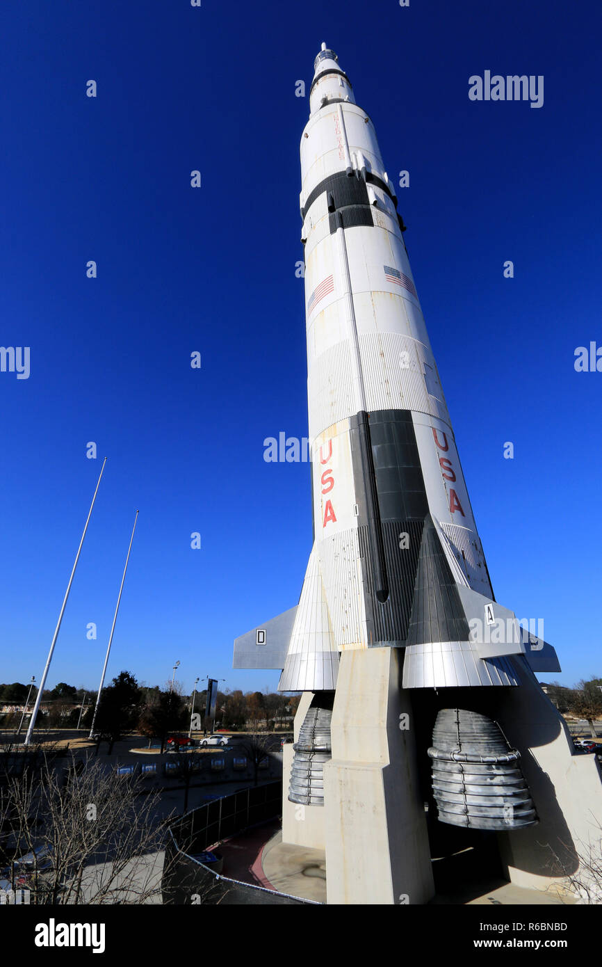 The world's only vertical full-scale model of a Saturn V in front of the Saturn V Hall at the Davidson Center, US Rocket and Space Center, Huntsville Stock Photo