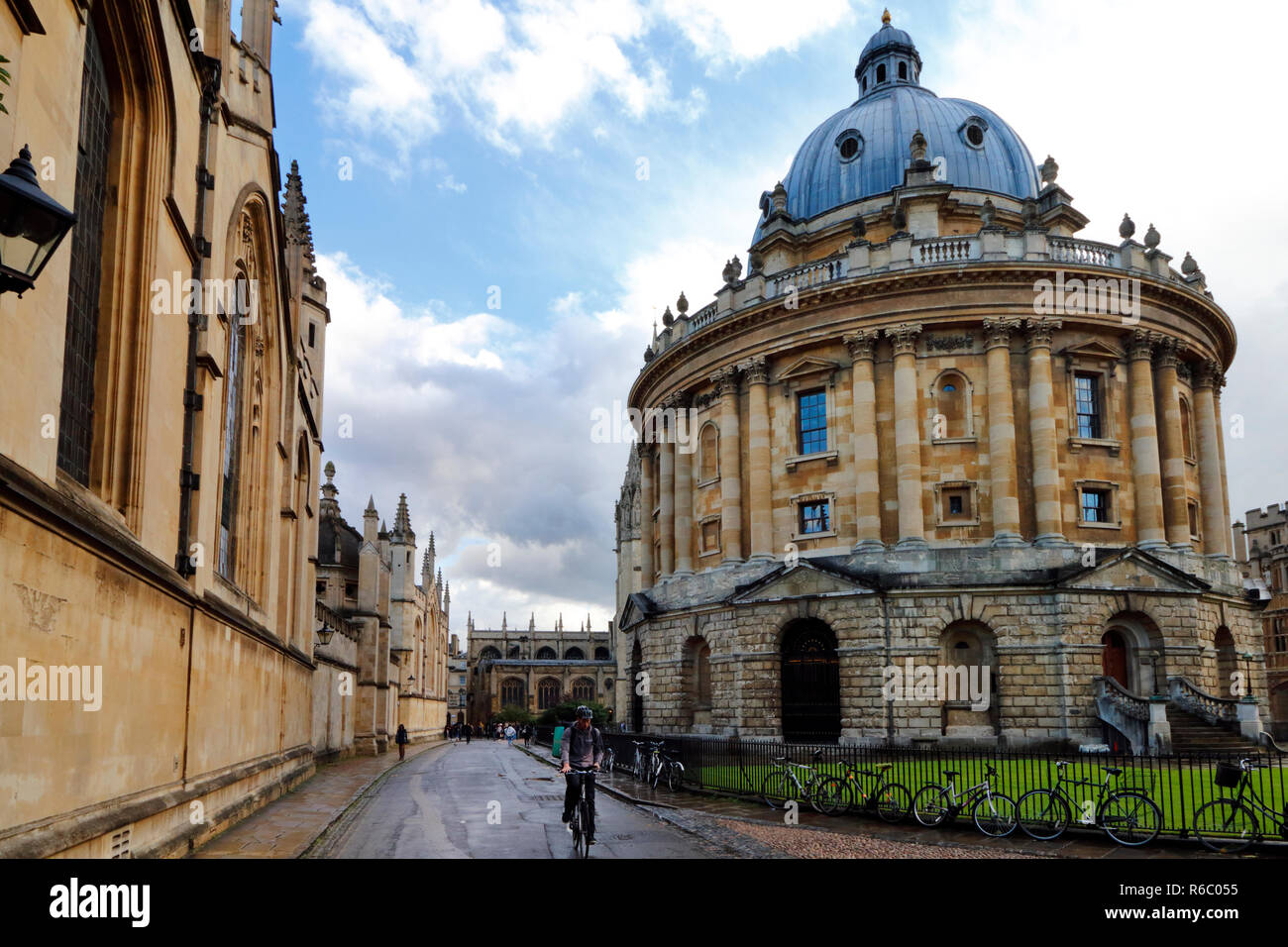 The Radcliffe Camera building and All Soul's College in Oxford, England Stock Photo
